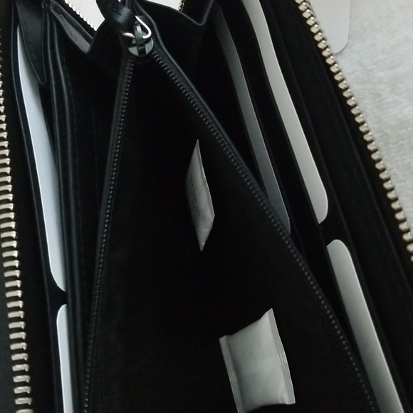 New Gucci Guccy Script Zip-Around Wallet - Picture 14 of 16